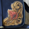 Dámská ručně zdobená kožená kabelka s motivem kytky A4