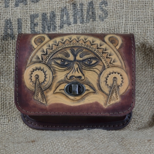 Ručně zdobená kožená kapsa na opasek široká s motivem indián