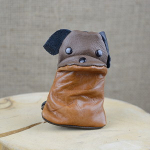 Kožená klíčenka pejsek skladem